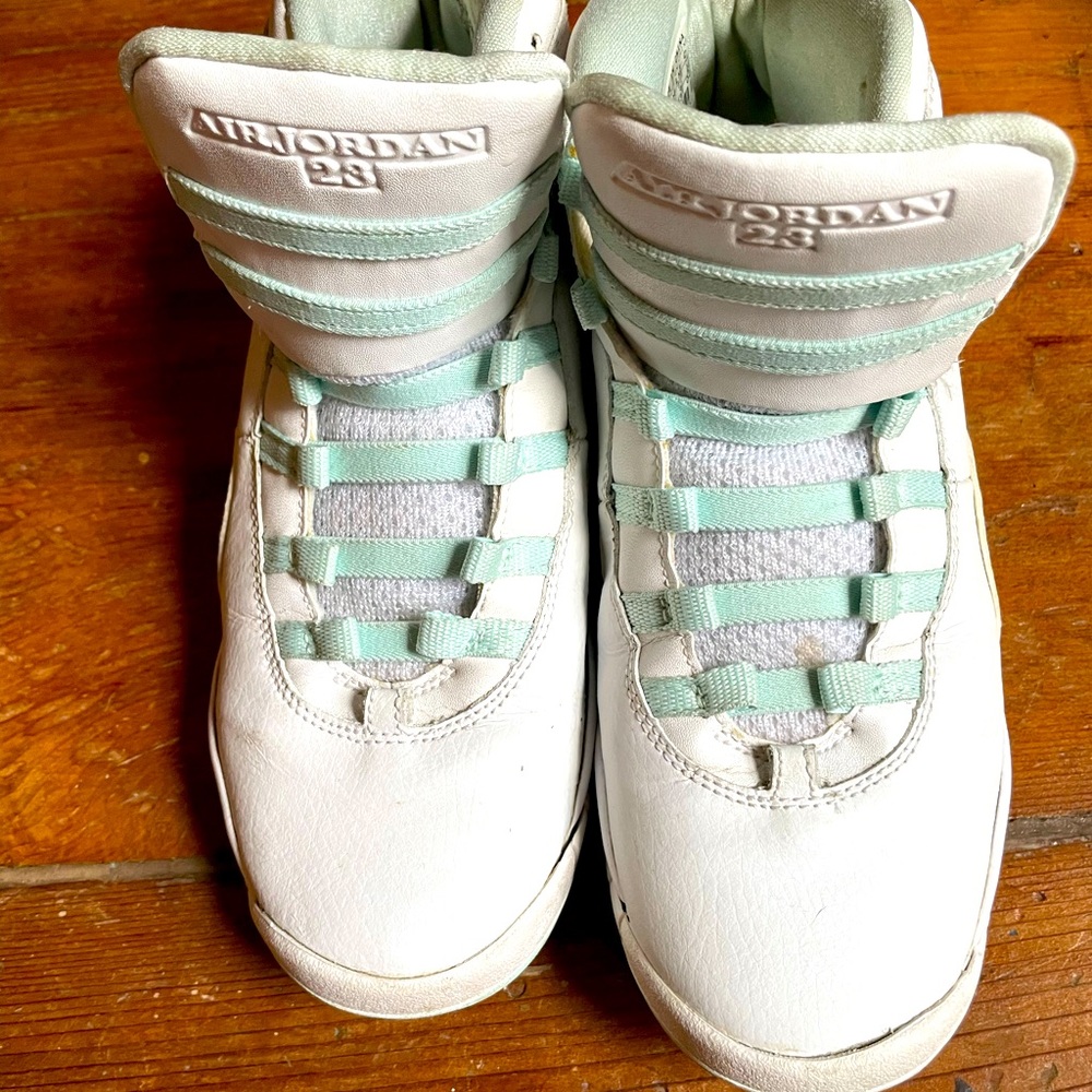 Women’s air Jordan23 mint 10’s